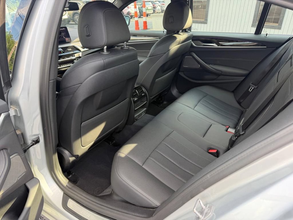 Used 2021 BMW 530i xDrive w/ Premium Package AWD/4WD image 17