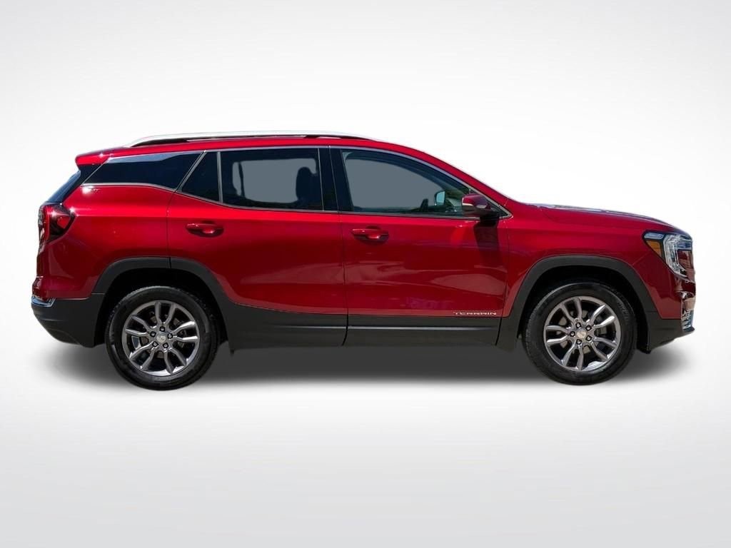 Used 2023 GMC Terrain SLT AWD/4WD image 2