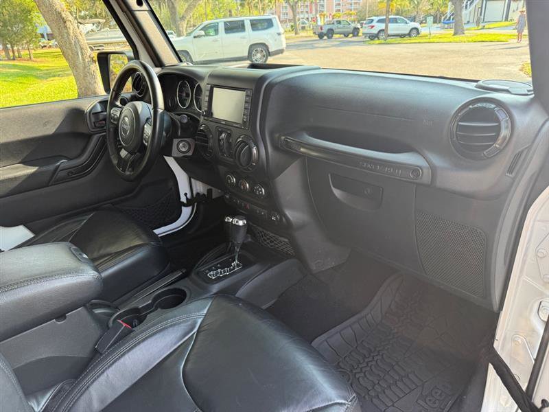 Used 2017 Jeep Wrangler Unlimited Sahara AWD/4WD image 19