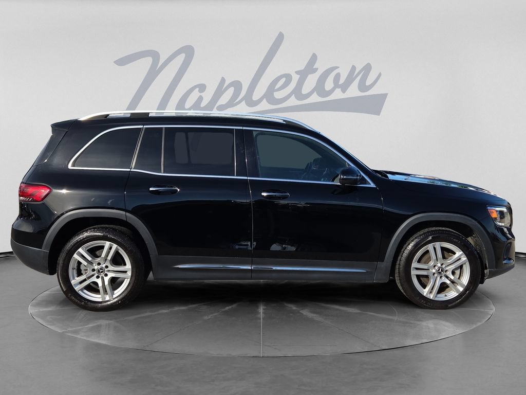 Used 2023 Mercedes-Benz GLB 250 4MATIC w/ Premium Package image 9