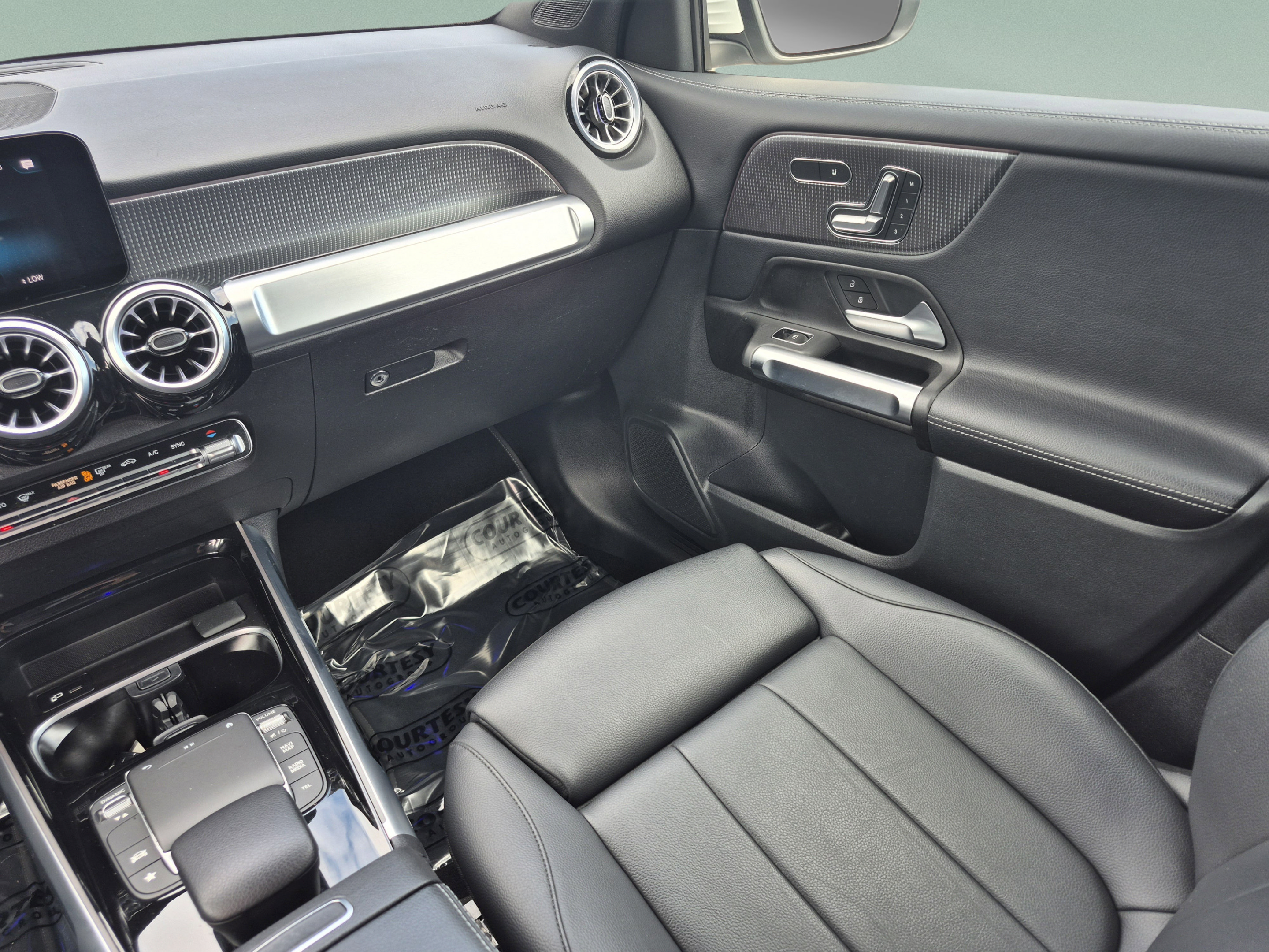 Used 2022 Mercedes-Benz GLB 250 image 16