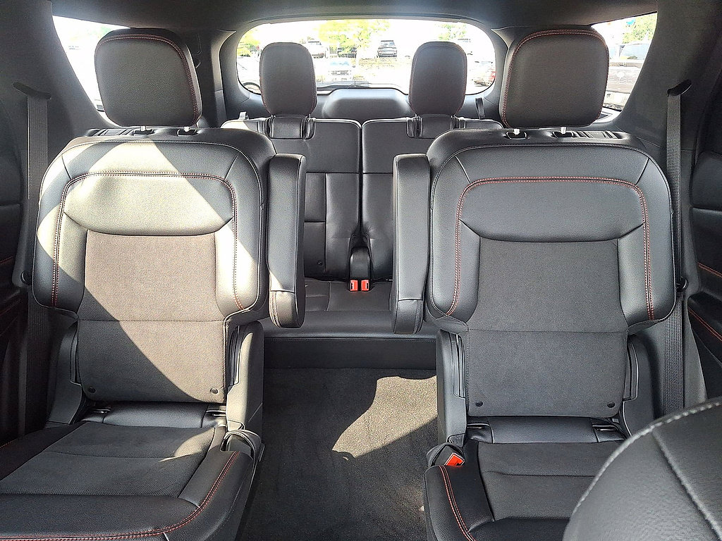 Used 2024 Ford Explorer ST-Line w/ Class IV Trailer Tow Package AWD/4WD image 13