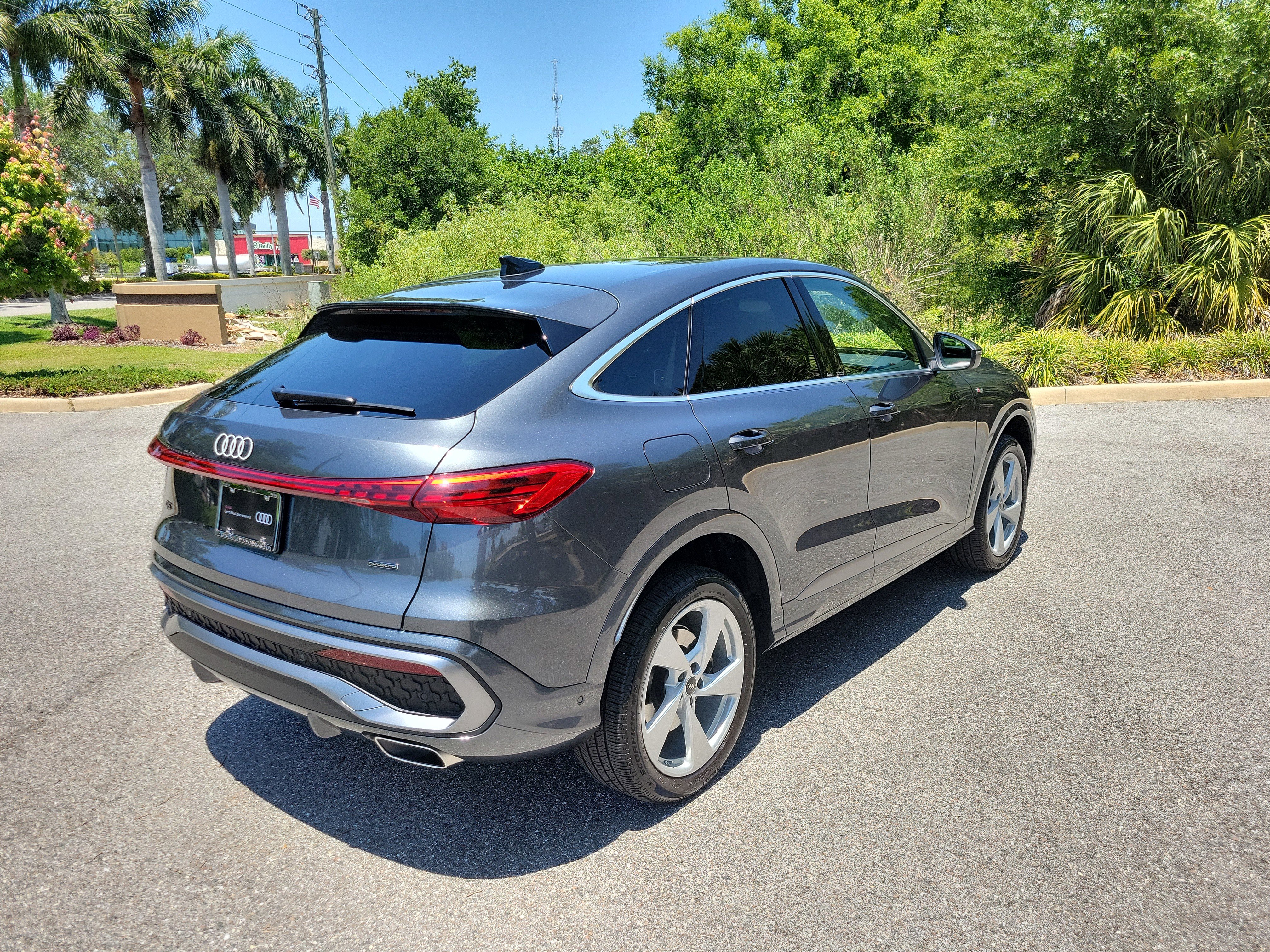 Used 2025 Audi Q5 Premium Plus w/ Premium Plus AWD/4WD image 4