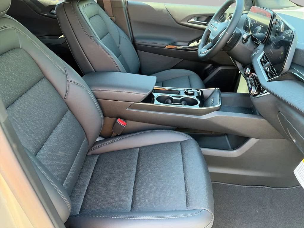 New 2026 Chevrolet Equinox LT w/ Convenience Package II FWD image 9