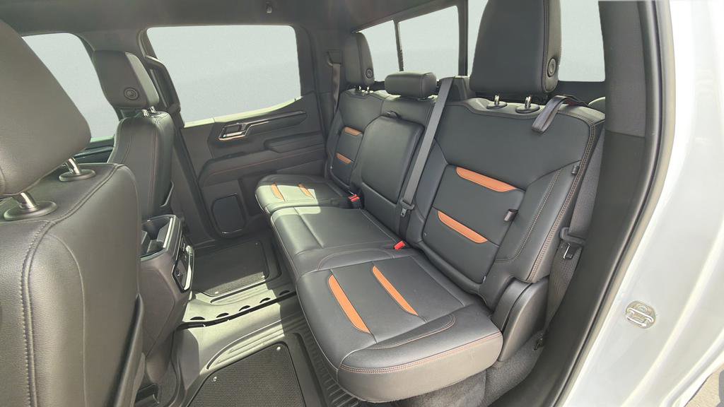 Used 2024 GMC Sierra 1500 AT4 w/ Technology Package AWD/4WD image 17