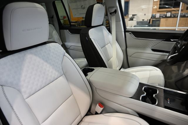 New 2026 GMC Acadia Denali w/ Super Cruise Package image 8