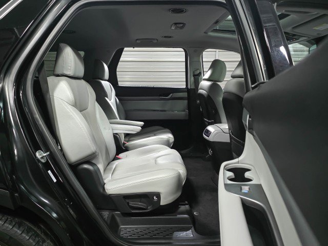 Used 2021 Hyundai Palisade SEL w/ Premium Package image 16