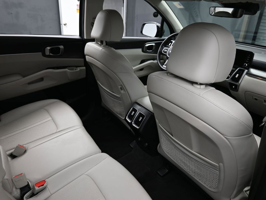 Used 2023 Kia Sorento S image 45