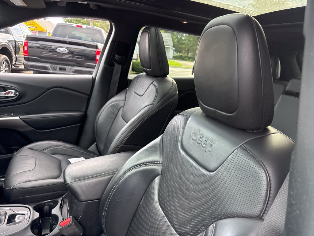 Used 2021 Jeep Cherokee High Altitude AWD/4WD image 28