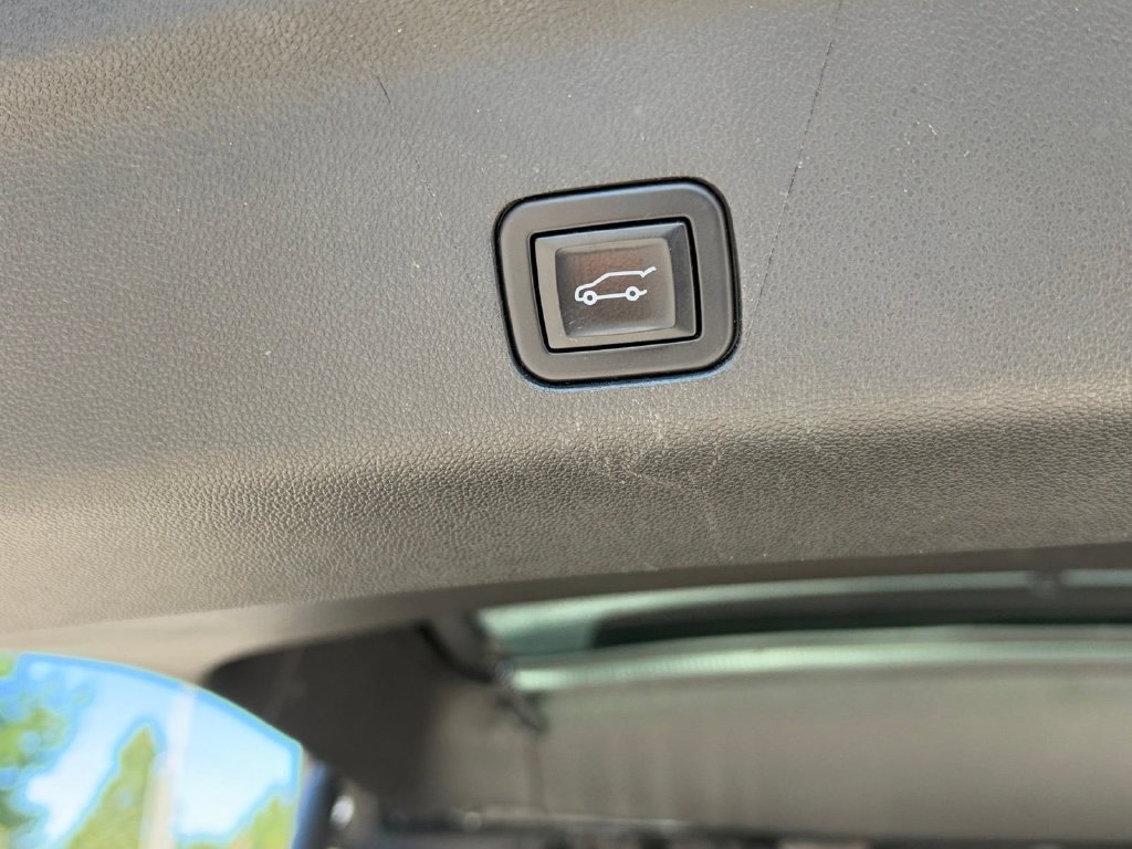 Used 2022 Chevrolet Suburban High Country AWD/4WD image 7