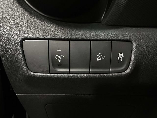 Used 2023 Hyundai Kona Limited AWD/4WD image 28