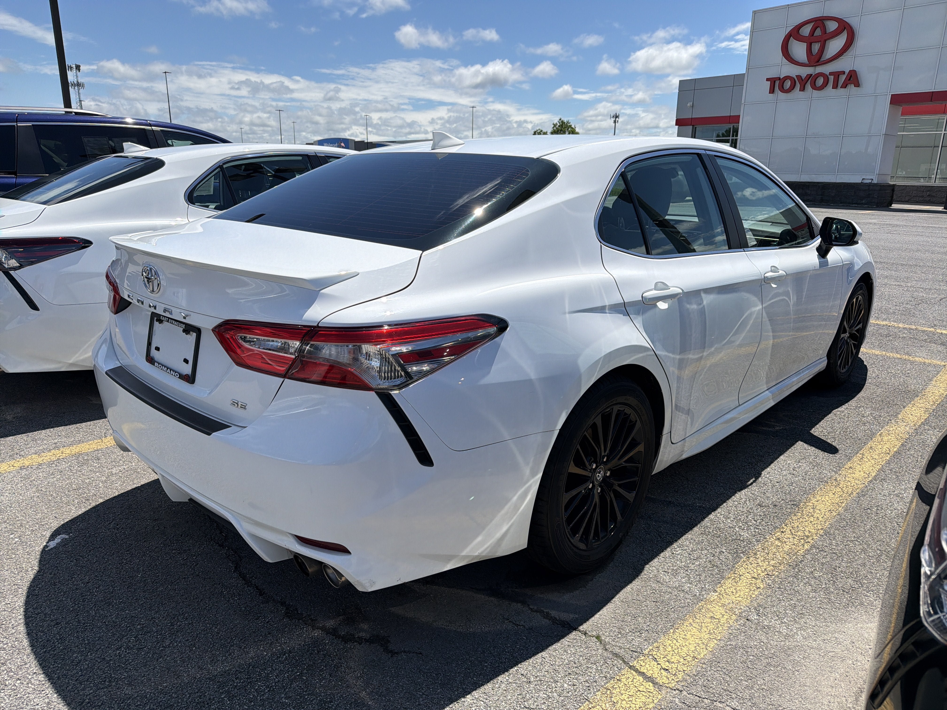 Used 2019 Toyota Camry SE FWD image 6