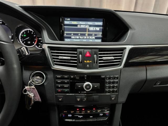 Used 2010 Mercedes-Benz E 350 4MATIC Sedan image 21