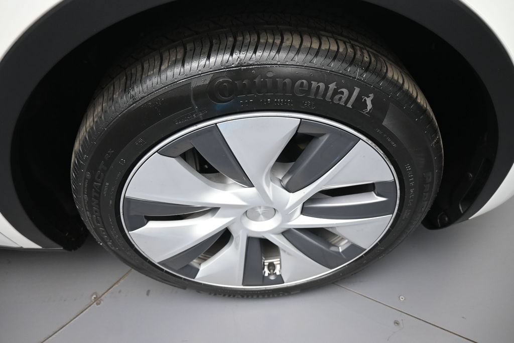 Used 2024 Tesla Model Y Long Range AWD/4WD image 12