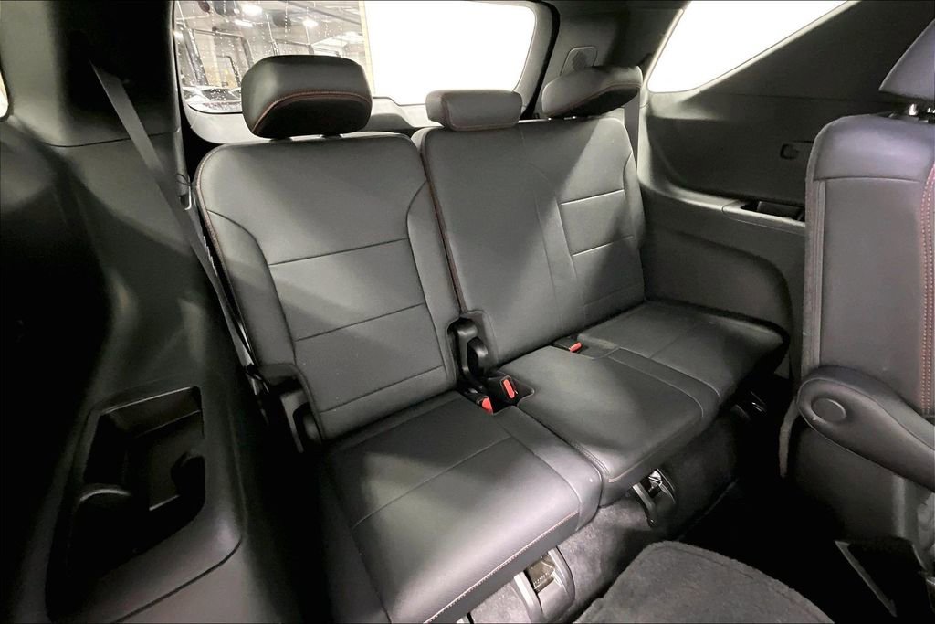 Used 2024 Chevrolet Traverse RS AWD/4WD image 35