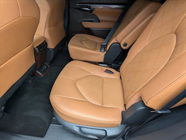 Used 2020 Toyota Highlander Platinum image 19