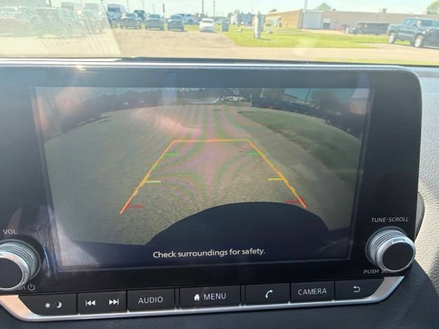 Used 2024 Nissan Sentra SV FWD image 16