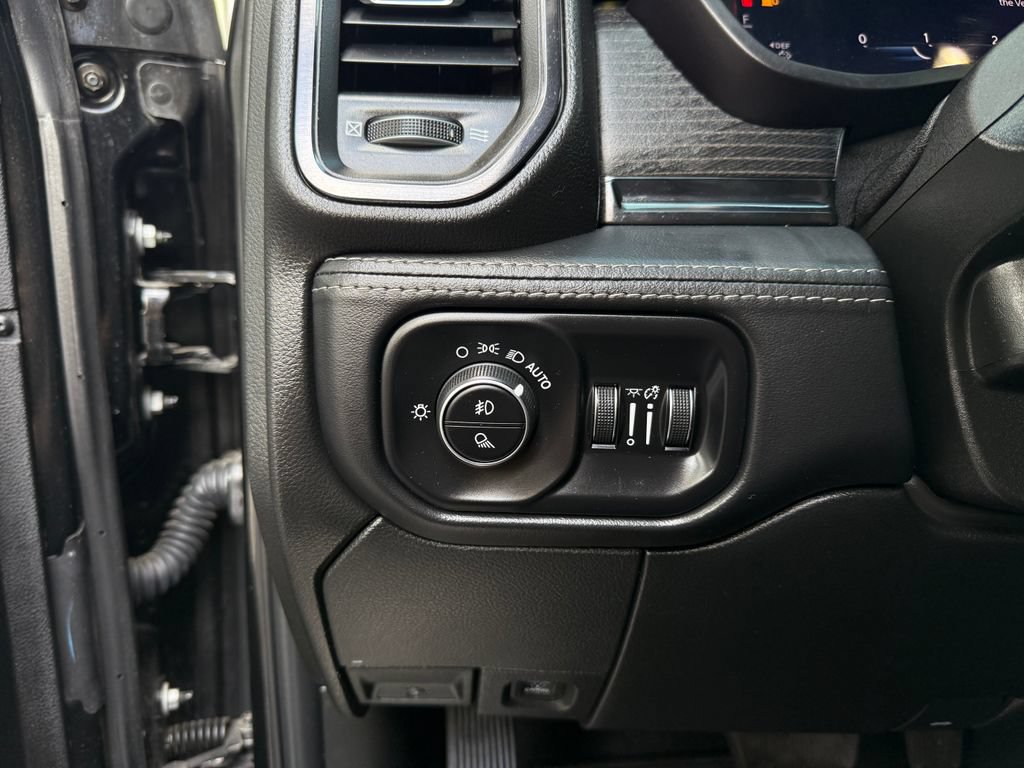 Used 2023 RAM 2500 Limited AWD/4WD image 47