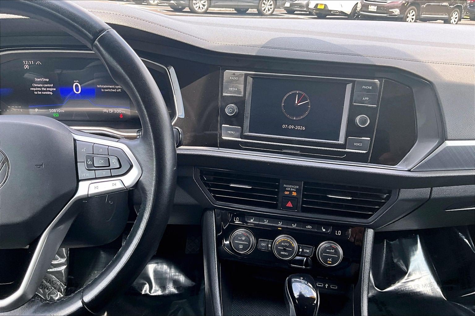 Used 2024 Volkswagen Jetta SE FWD image 6