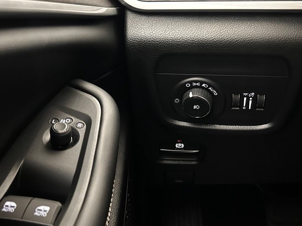 New 2026 Jeep Grand Cherokee Limited w/ Limited Altitude Package AWD/4WD image 19
