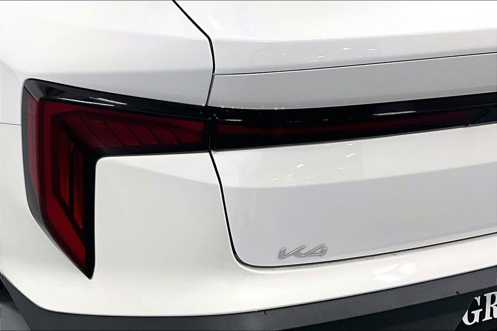 Used 2025 Kia K4 EX image 29