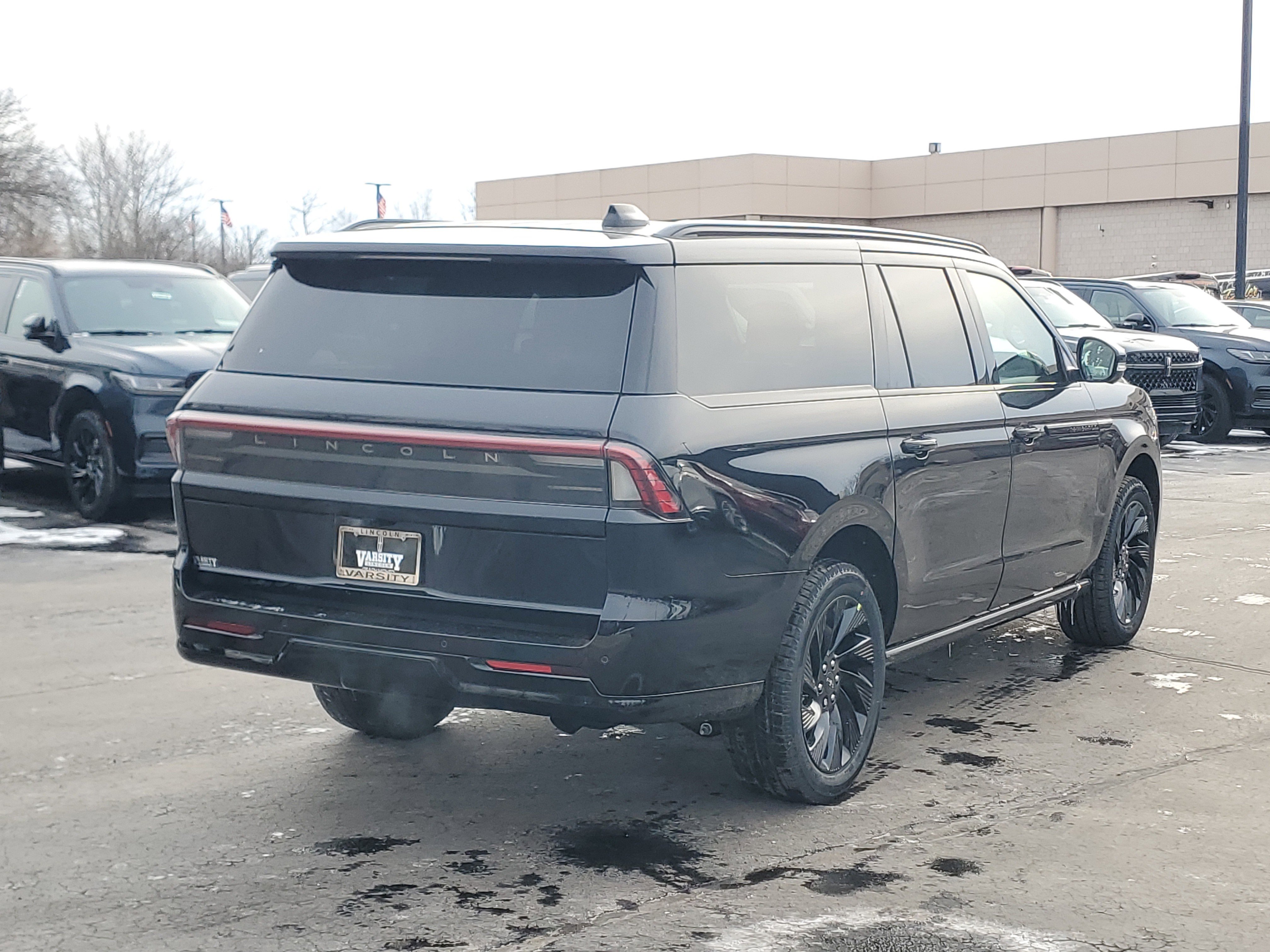 New 2026 Lincoln Navigator L Reserve w/ Jet Appearance Package image 4