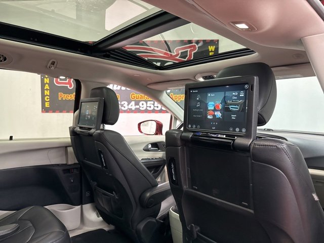 Used 2020 Chrysler Pacifica Touring-L Plus image 4