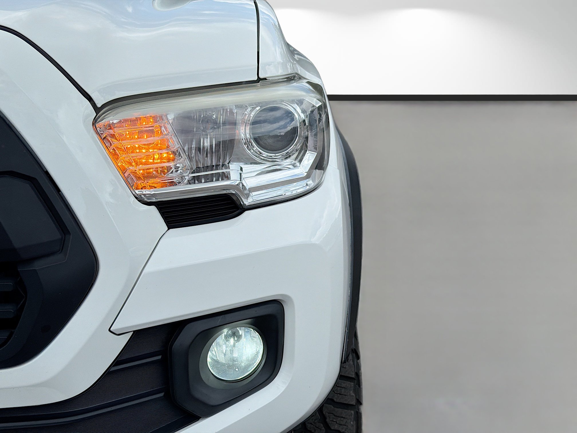 Used 2019 Toyota Tacoma SR5 RWD image 9
