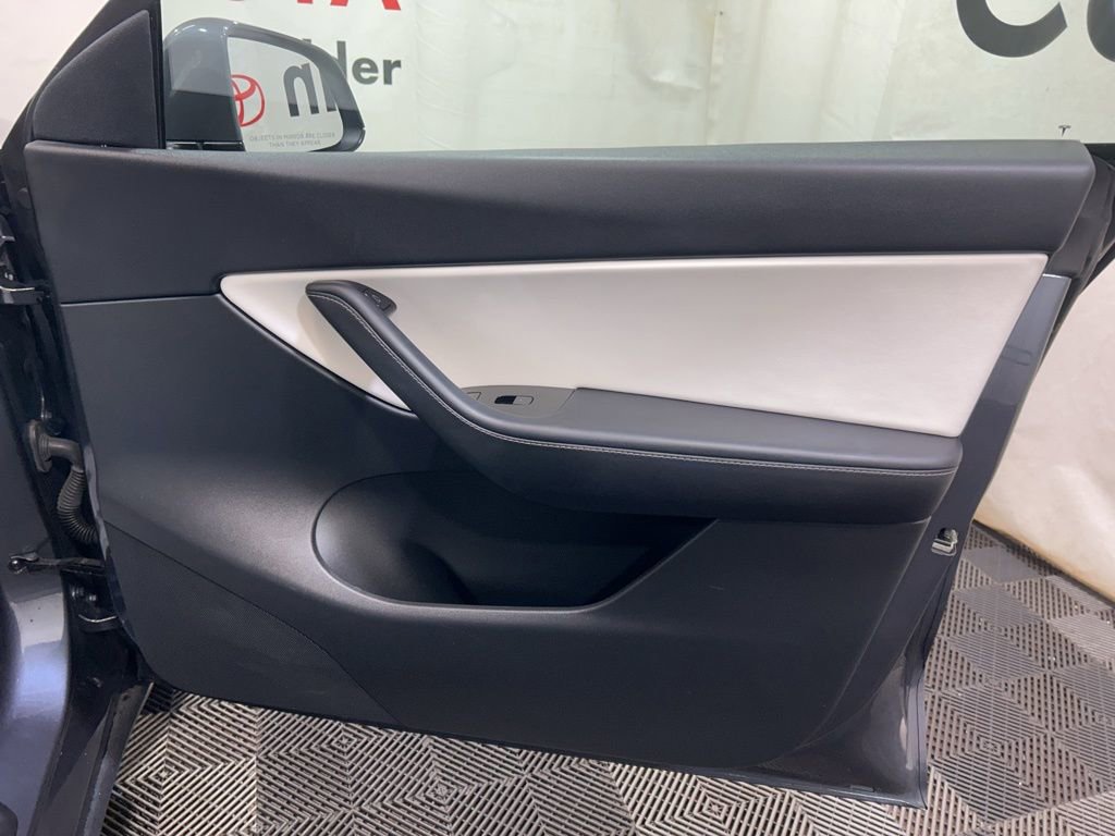 Used 2020 Tesla Model Y Long Range image 12