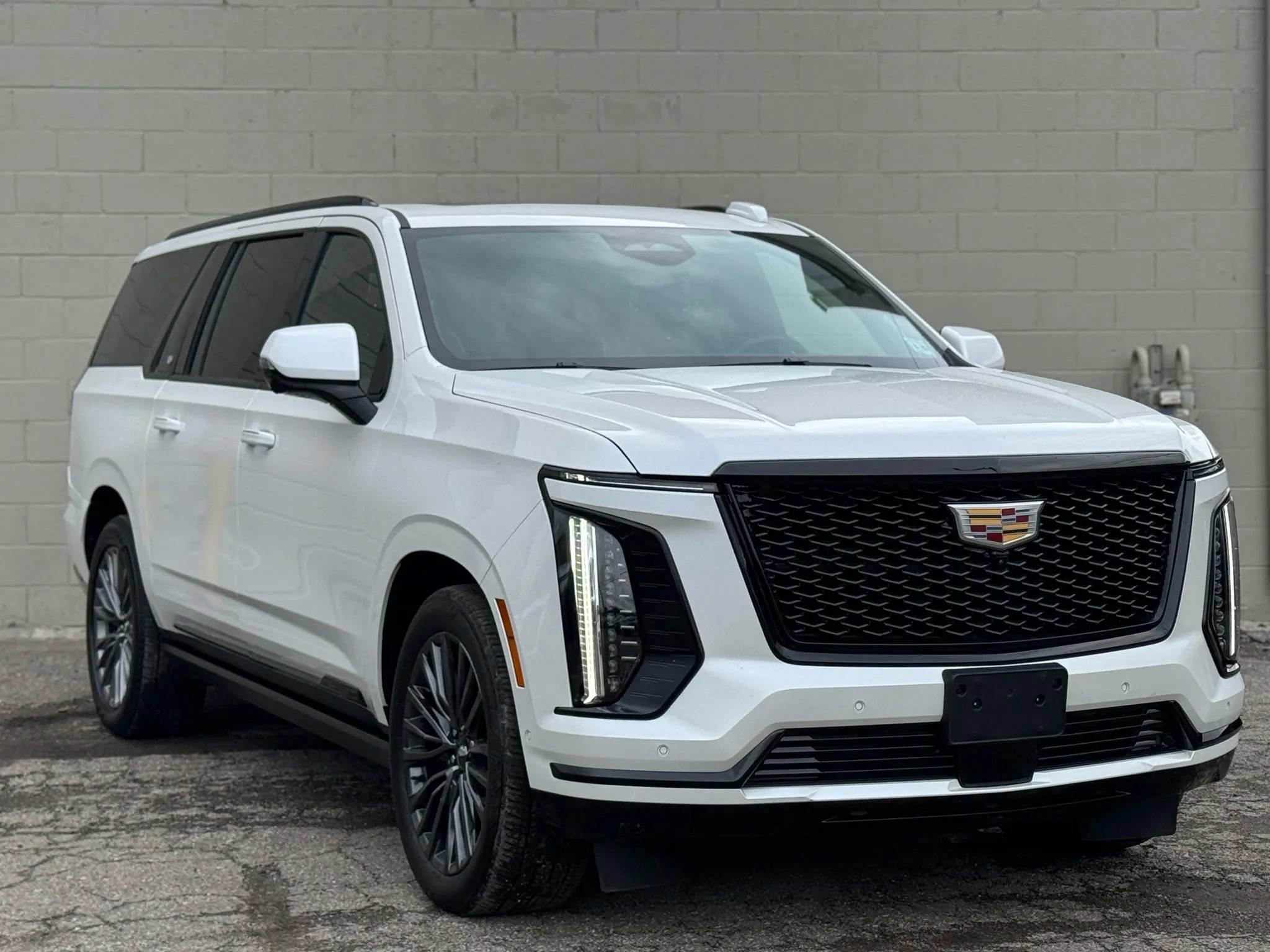 Used 2025 Cadillac Escalade ESV Sport Platinum w/ LPO, Floor Liner Package AWD/4WD image 13