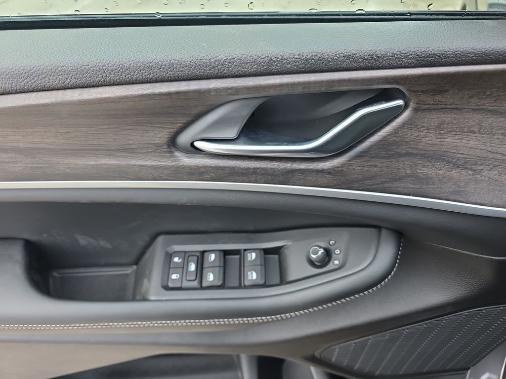New 2026 Jeep Grand Cherokee Altitude image 10