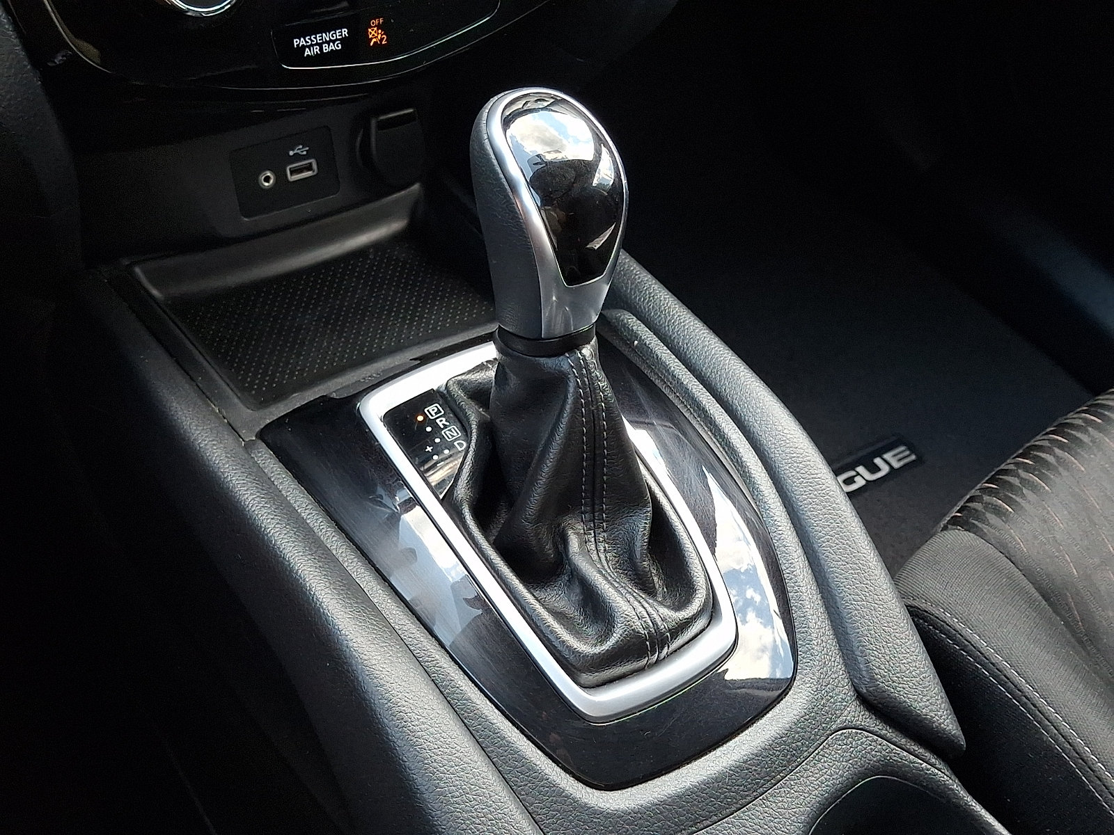 Used 2018 Nissan Rogue SV AWD/4WD image 16