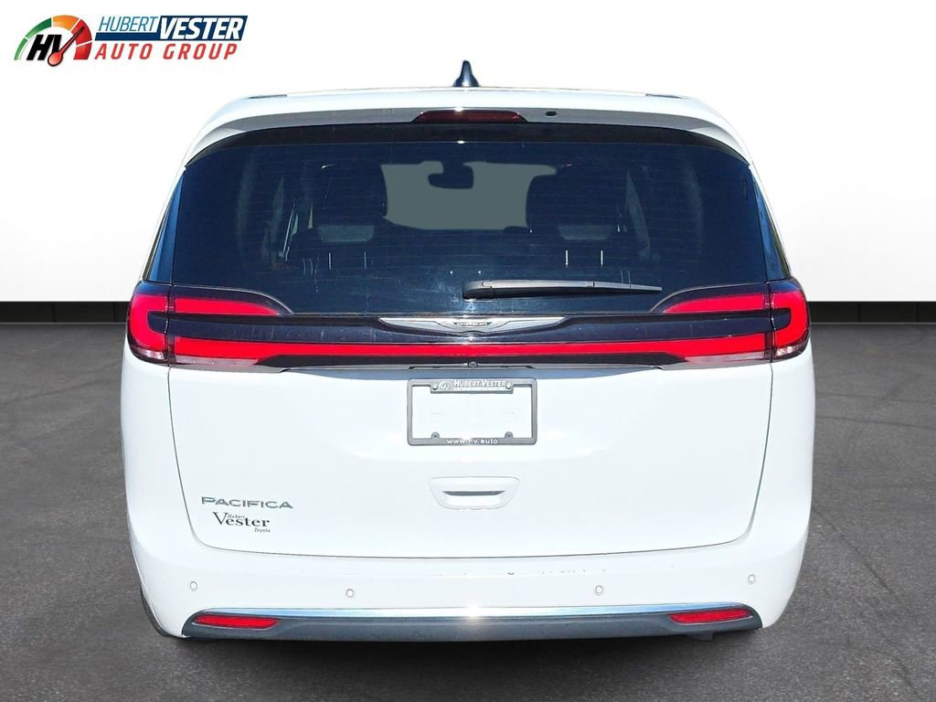 Used 2024 Chrysler Pacifica Touring-L FWD image 7
