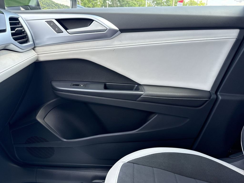 New 2025 Volkswagen Taos SE AWD/4WD image 25