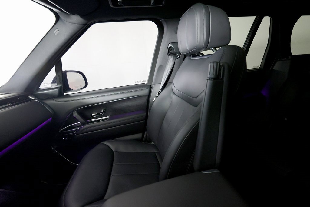 Used 2025 Land Rover Range Rover SE image 39