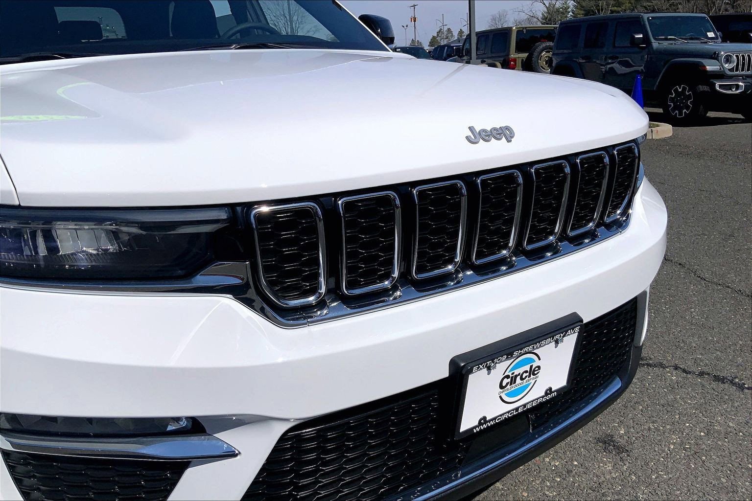 Used 2024 Jeep Grand Cherokee Limited AWD/4WD image 28