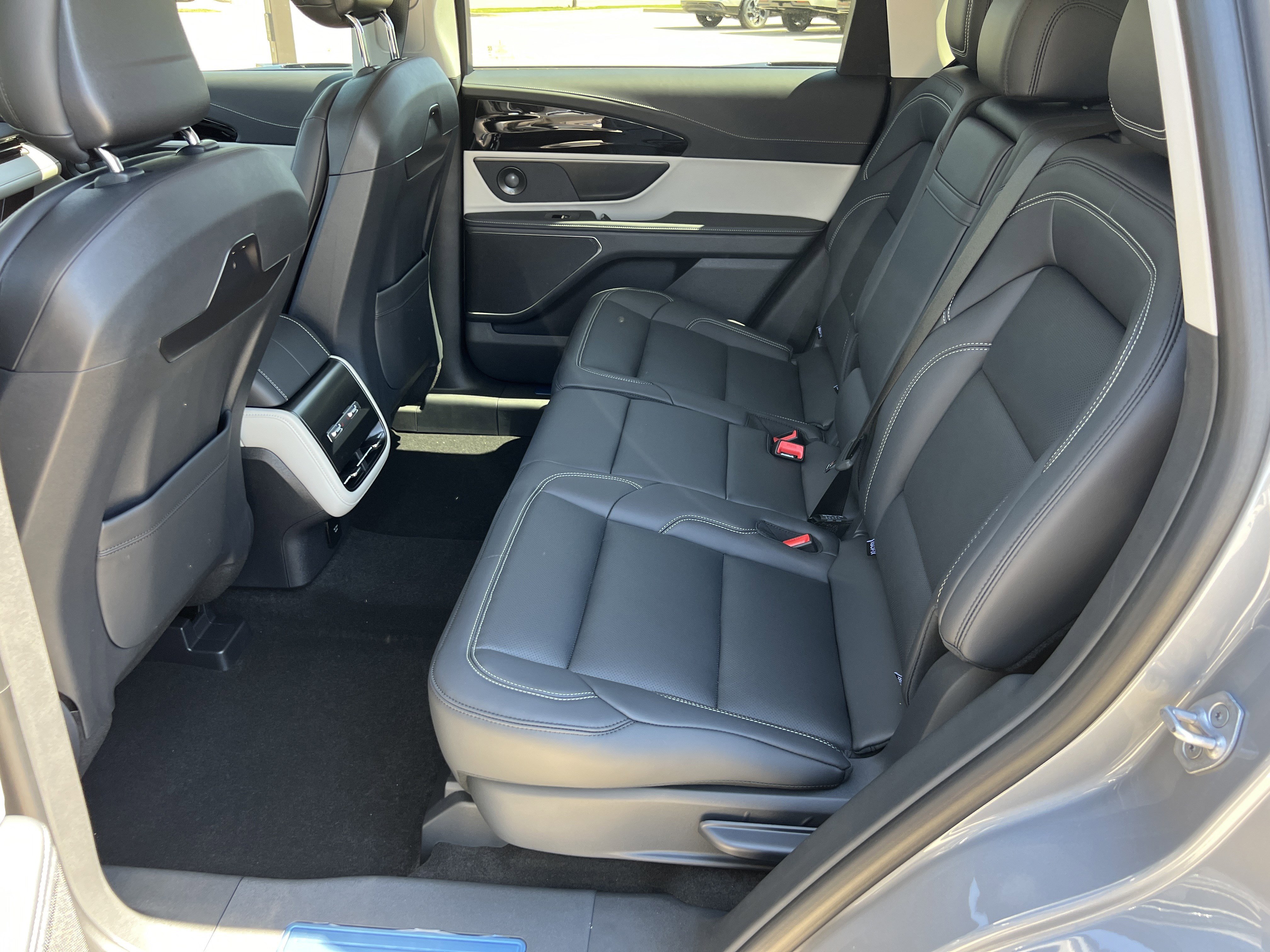 New 2025 Lincoln Nautilus Premier w/ Equipment Group 102A image 31