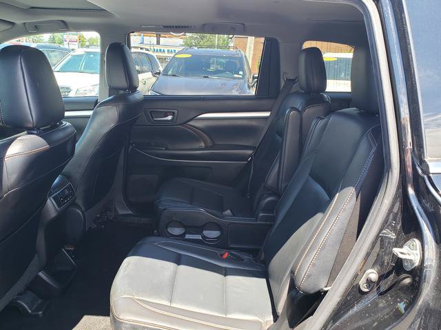 Used 2019 Toyota Highlander XLE AWD/4WD image 14