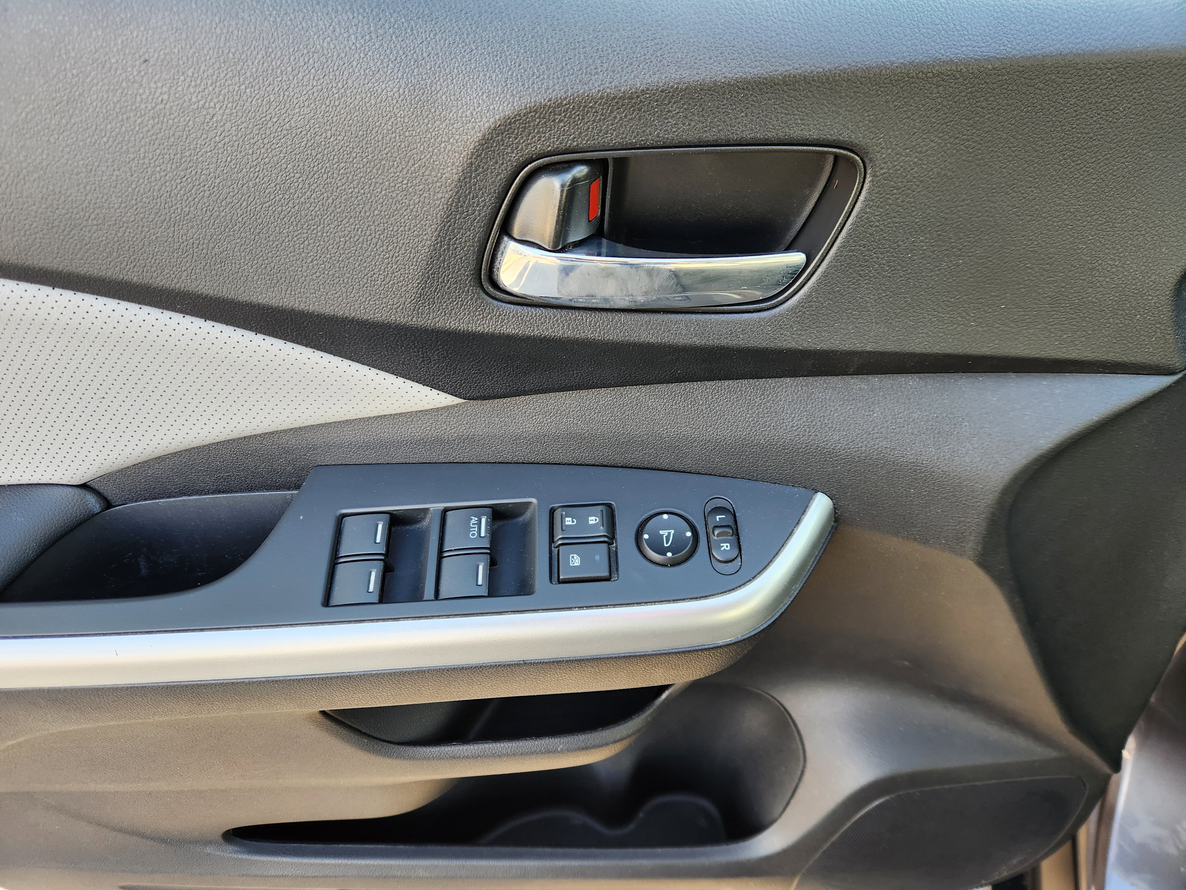 Used 2016 Honda CR-V EX-L image 17