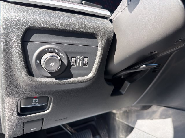 Used 2025 Jeep Grand Cherokee L Limited w/ Black Appearance Package AWD/4WD image 11