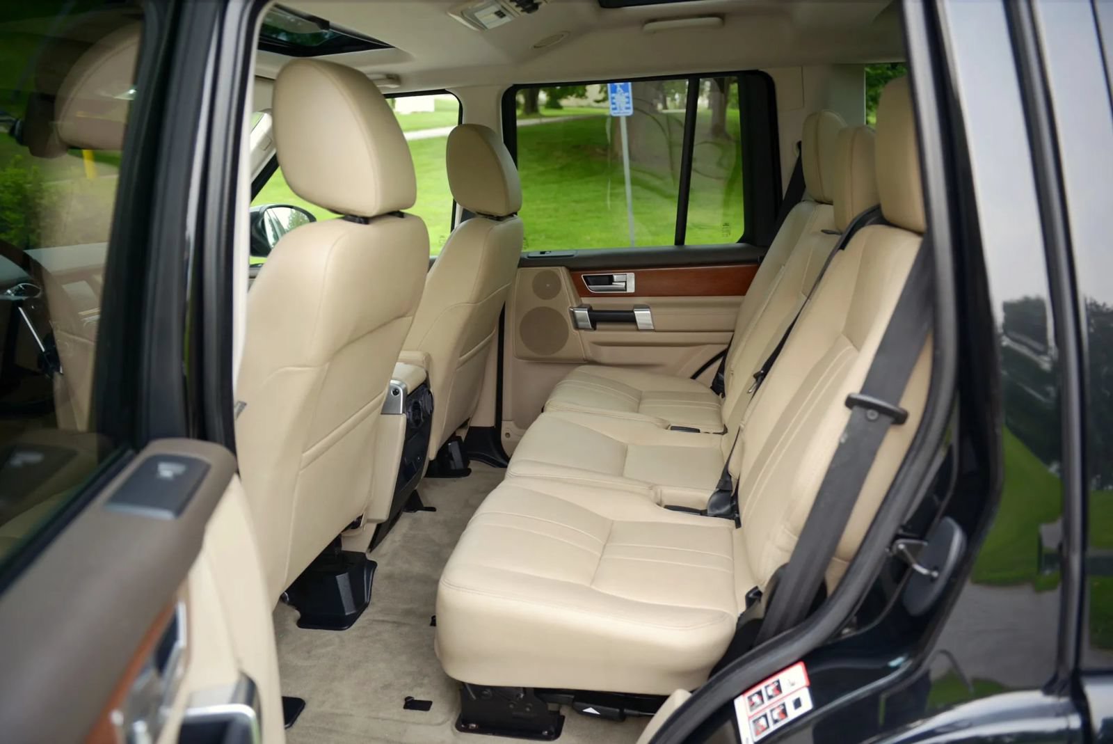 Used 2016 Land Rover LR4 HSE Silver Edition AWD/4WD image 38