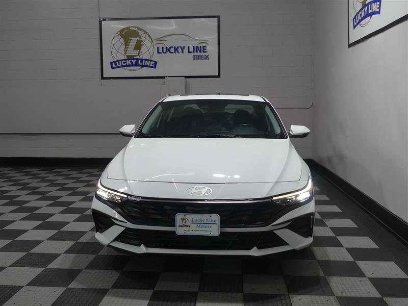 Used 2025 Hyundai Elantra Limited FWD image 2