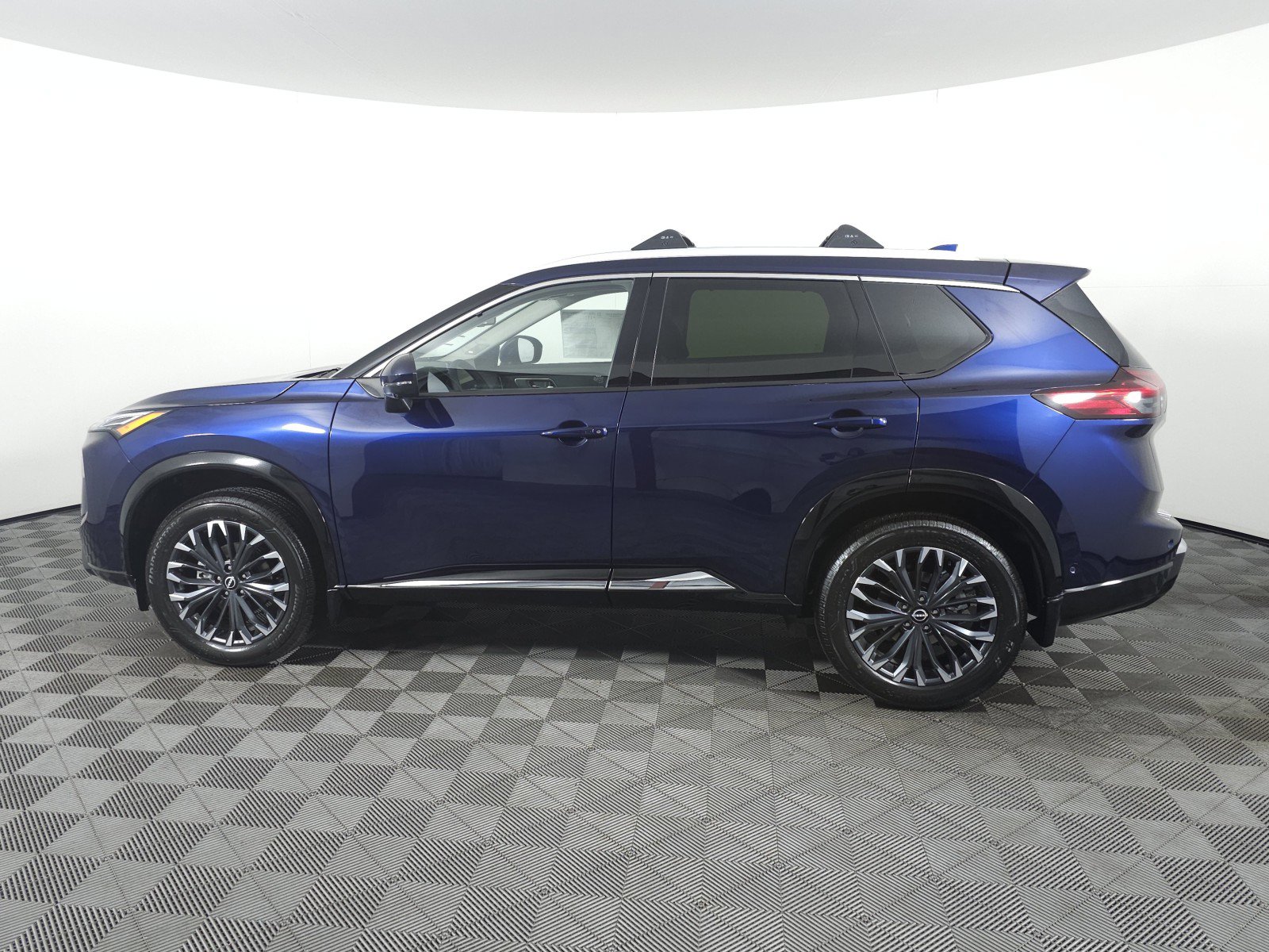 New 2026 Nissan Rogue Platinum image 8