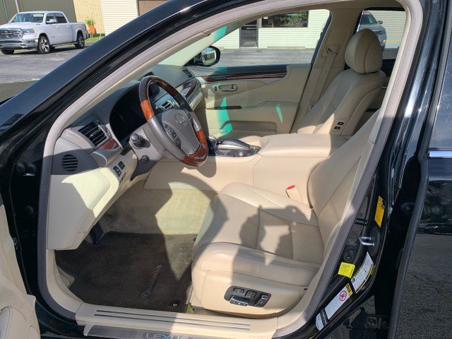Used 2014 Lexus LS 460 w/ Ultra Luxury Package RWD image 7