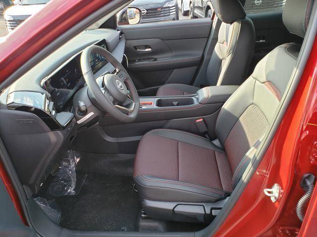 New 2026 Nissan Kicks SR w/ Cold Weather Package AWD/4WD image 11
