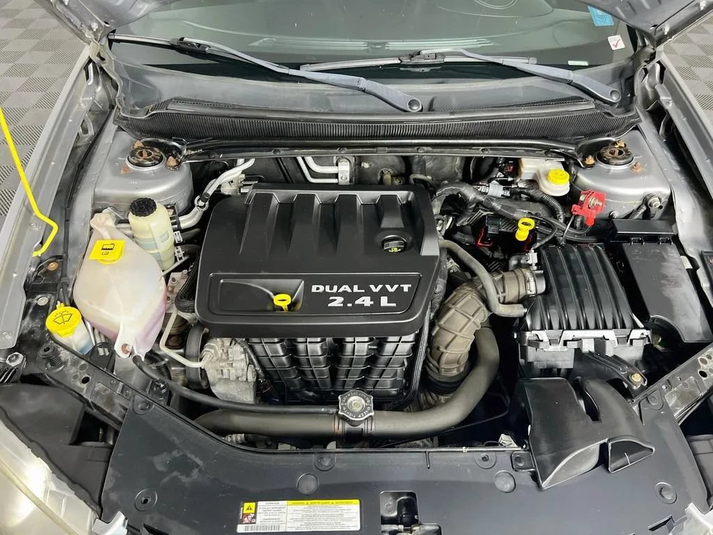Used 2013 Dodge Avenger SE FWD image 26