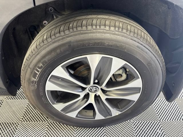 Used 2023 Toyota Highlander XLE AWD/4WD image 42