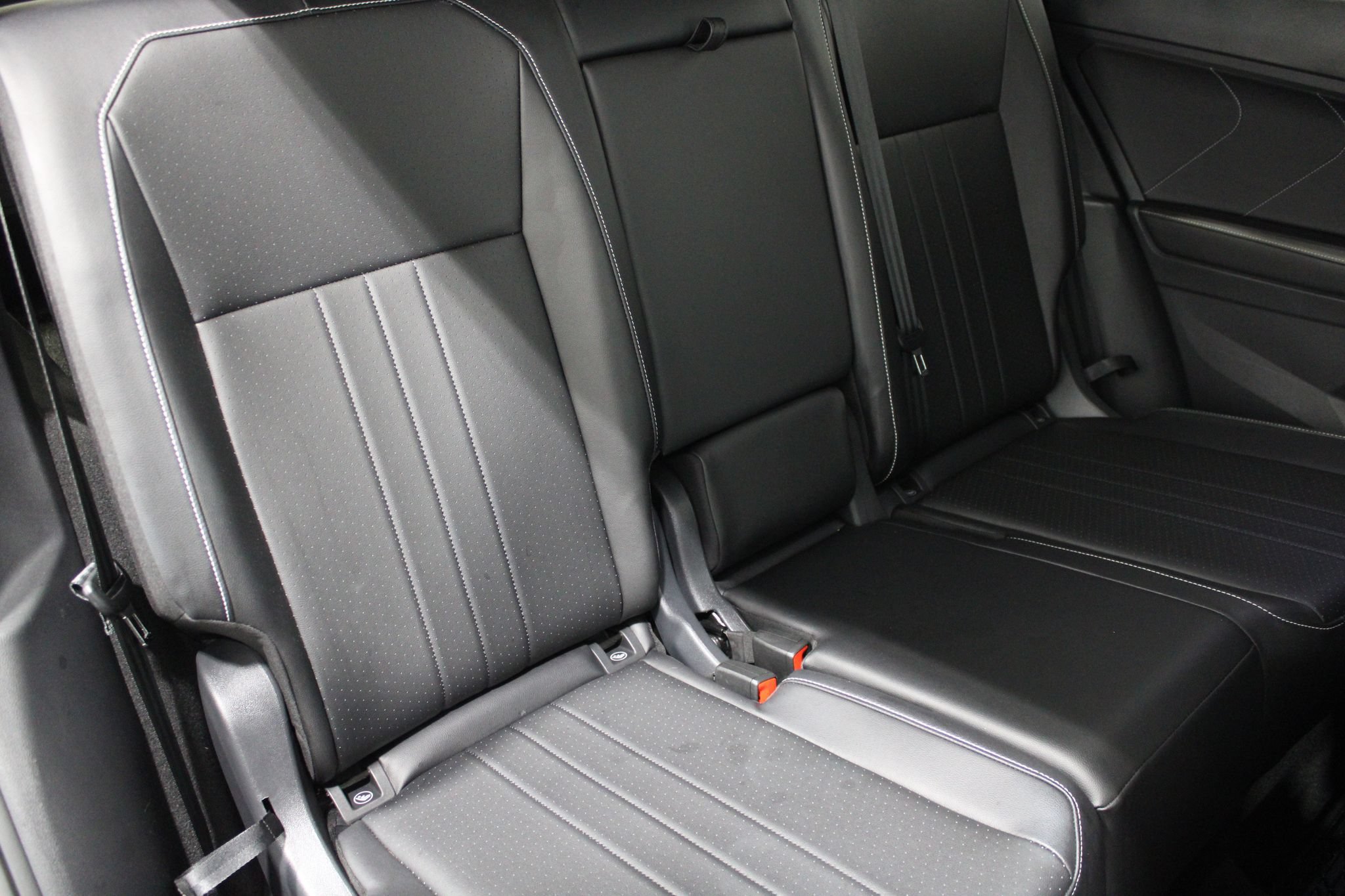 Used 2024 Volkswagen Tiguan SE R-Line AWD/4WD image 24