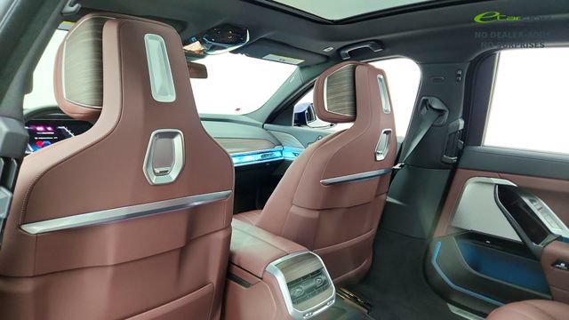 Used 2023 BMW 760i xDrive AWD/4WD image 30