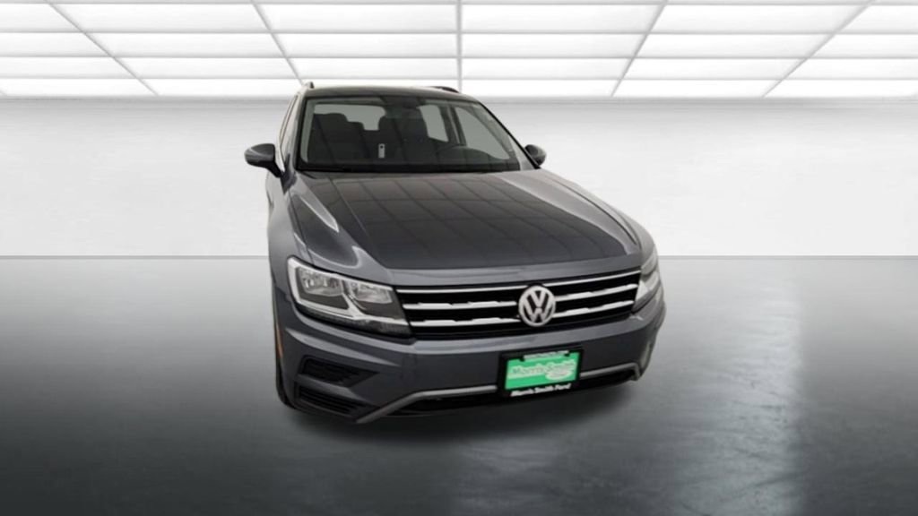 Used 2018 Volkswagen Tiguan SEL image 2